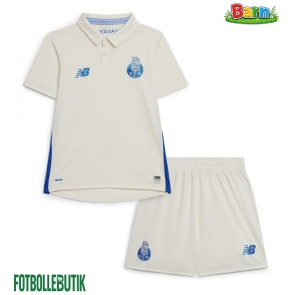 Porto Tredjeställ Barn 2025-26 Kortärmad (+ Korta byxor)